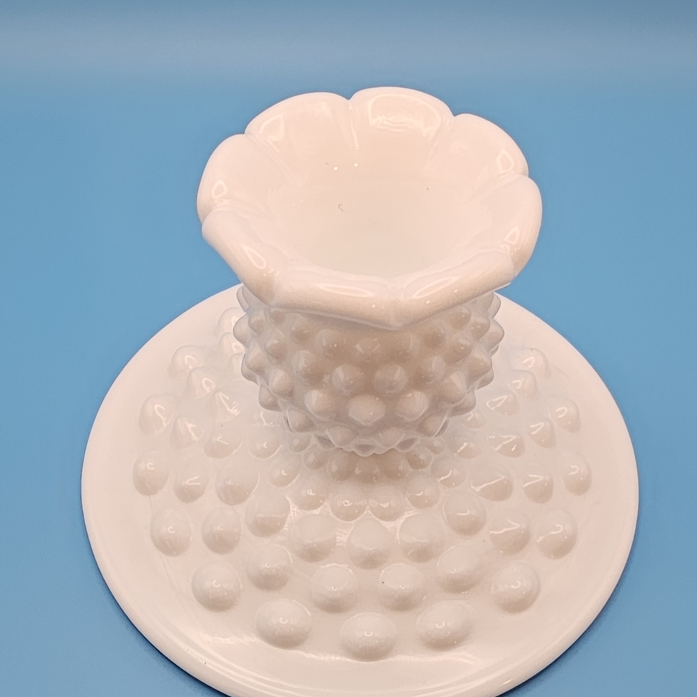 Pair Of Vintage White Hobnail Candle Holders - Picture 7 of 8